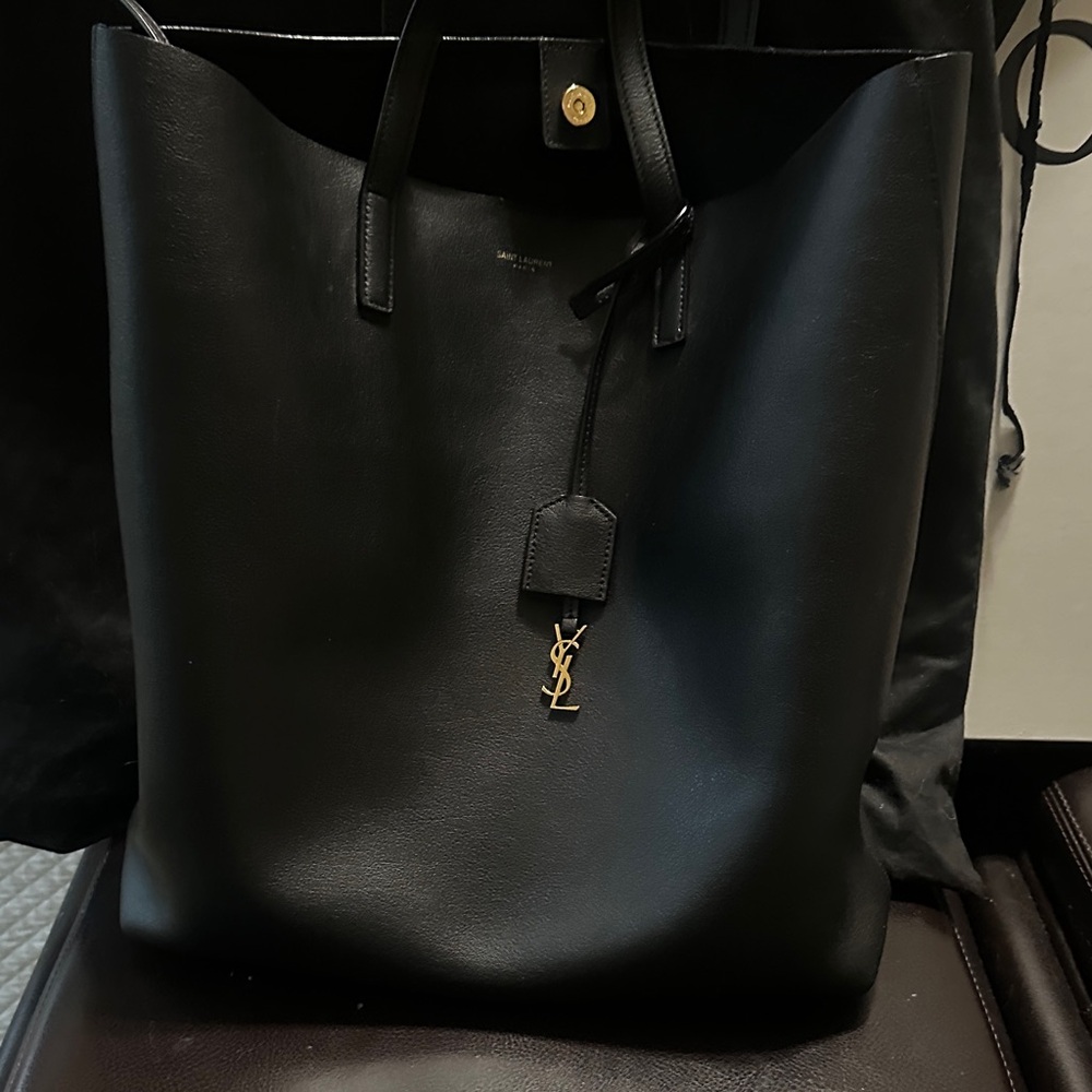 Saint Laurent Black Leather North South Medium tote with detachable pouch